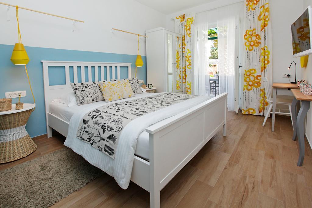 Apartments Diana - New Heated Pool Бол Екстериор снимка