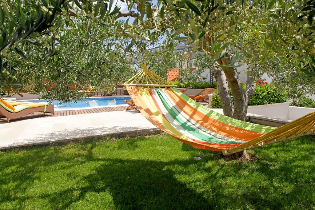 Apartments Diana - New Heated Pool Бол Екстериор снимка