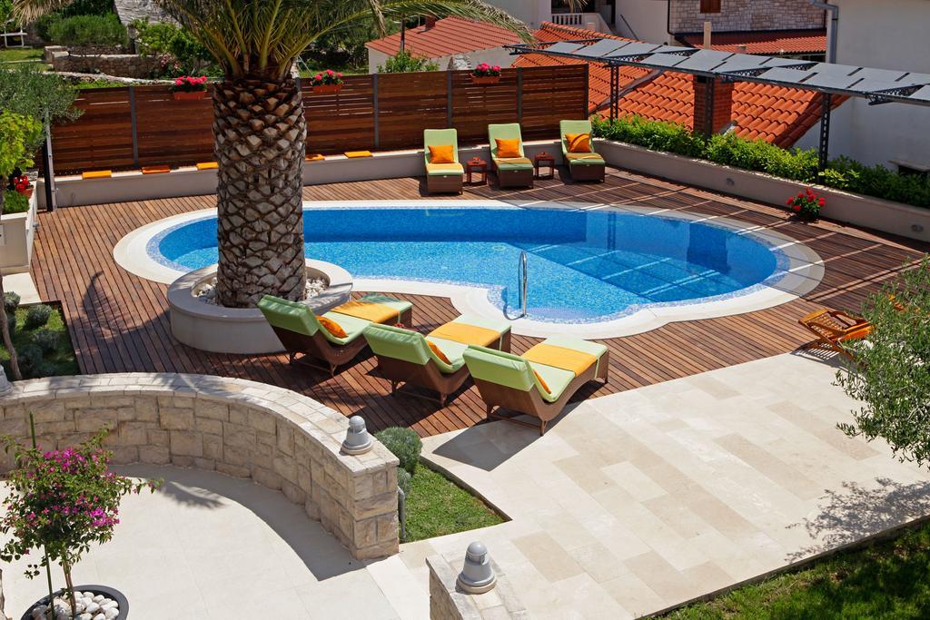 Apartments Diana - New Heated Pool Бол Екстериор снимка