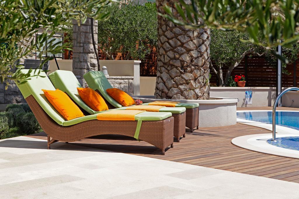 Apartments Diana - New Heated Pool Бол Екстериор снимка