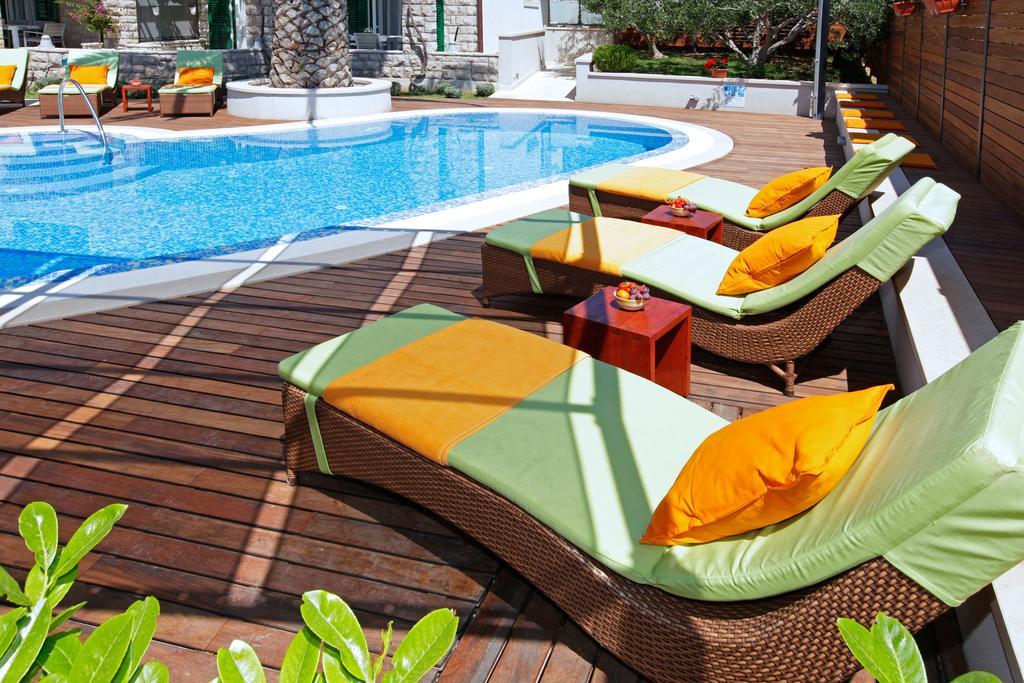 Apartments Diana - New Heated Pool Бол Екстериор снимка