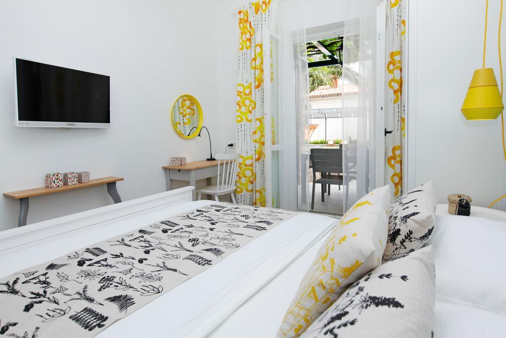 Apartments Diana - New Heated Pool Бол Екстериор снимка